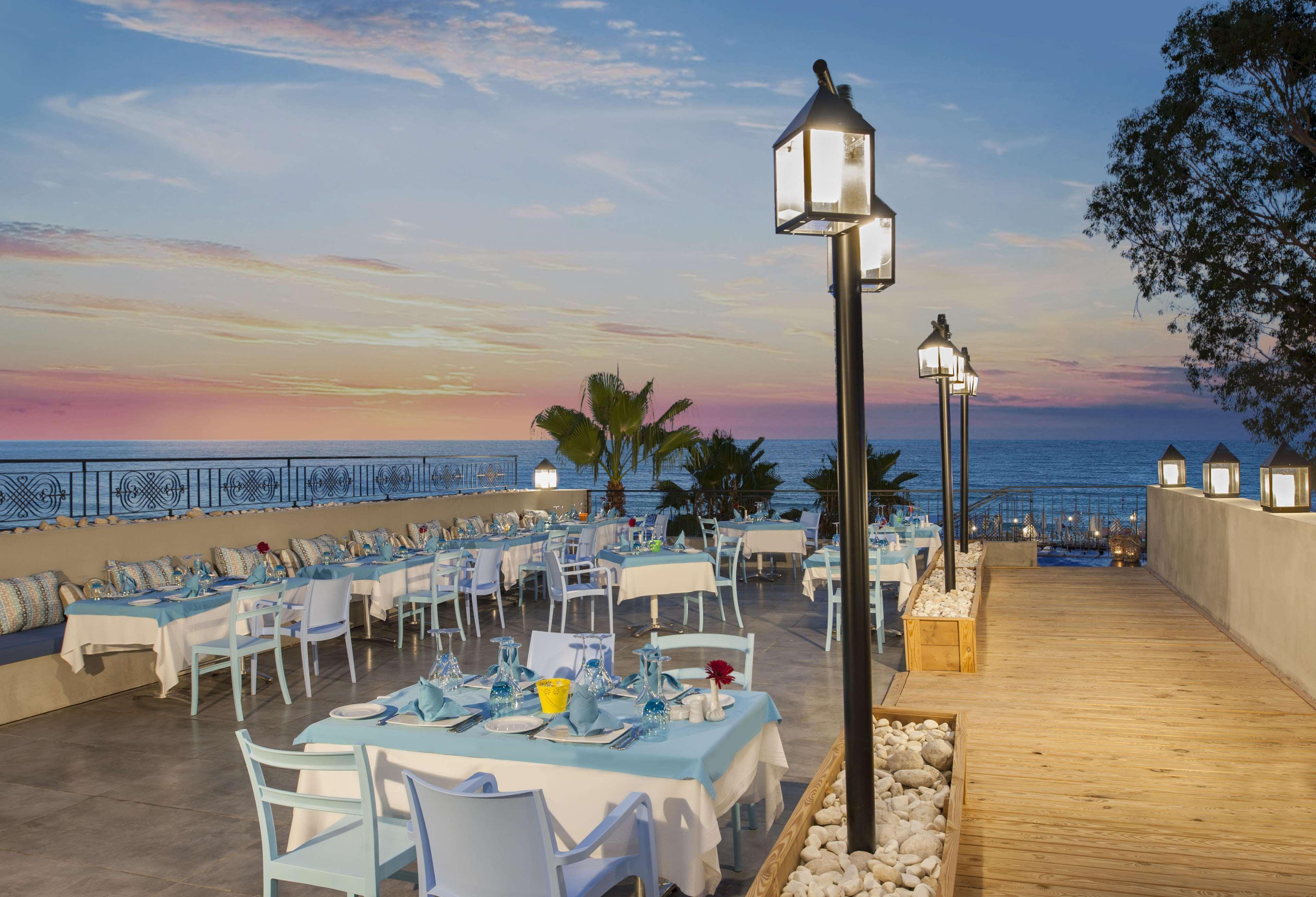Doubletree By Hilton Antalya-Kemer All-Inclusive Resort Restaurante foto